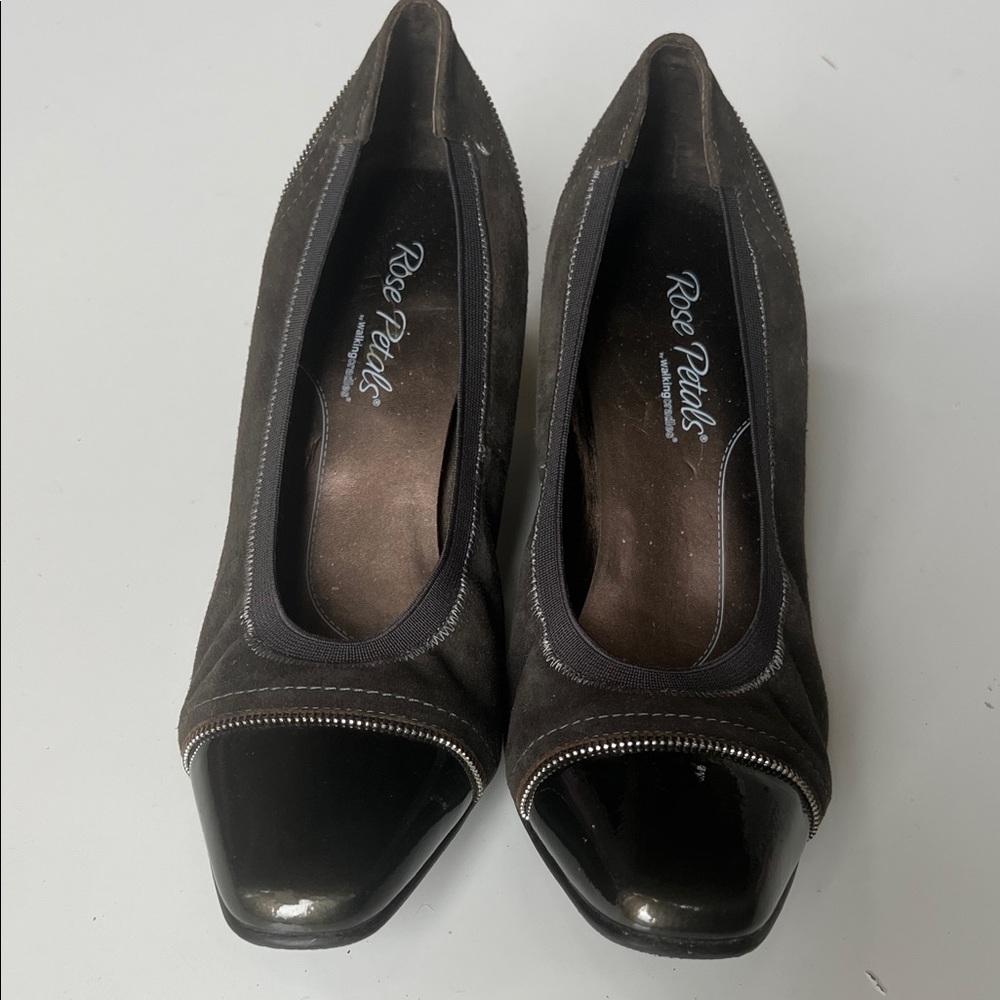 Rose Petals Black Suede/Patent Leather Women's Kitten Heel Pumps Cap Toe Sz 8.5